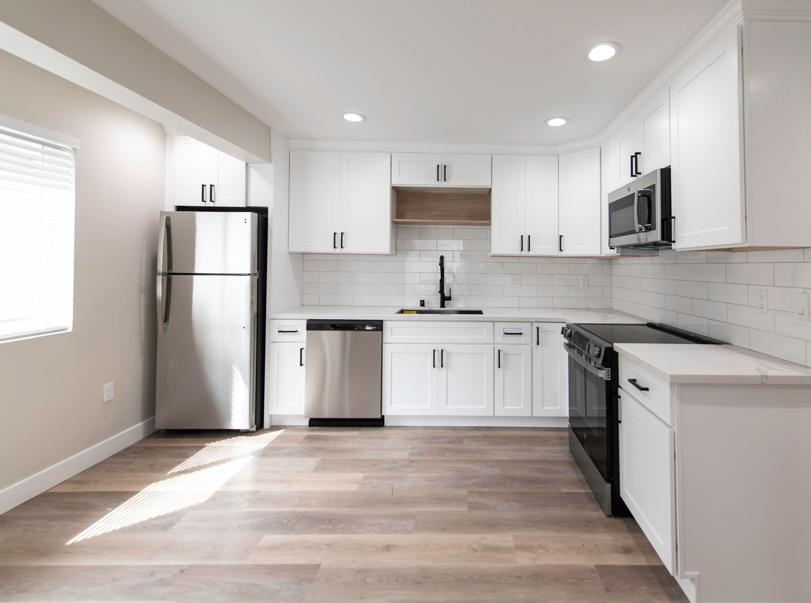 Bright modern family kitchen — Navarro's Custom Homes & ADUs